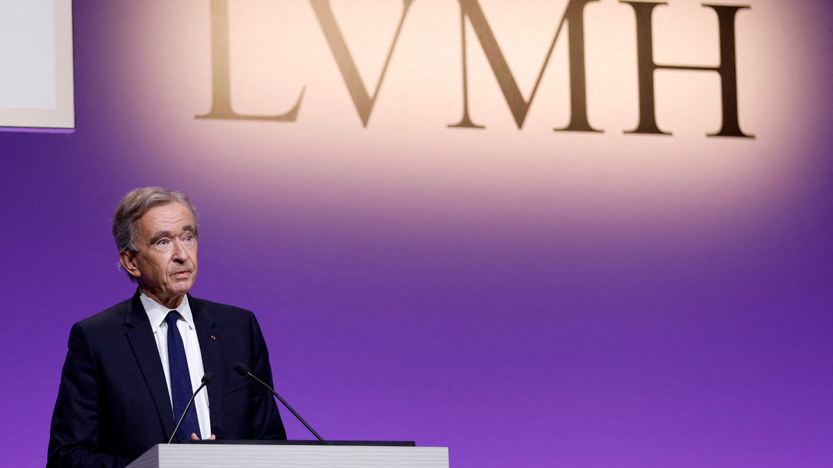 LVMH chief Bernard Arnault to visit China in June