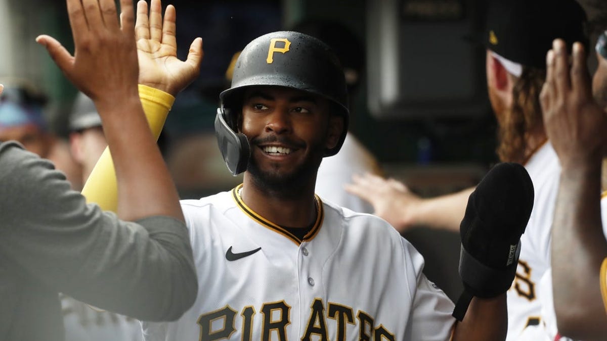 Hayes drives in 3 runs for 3rd straight game as Pirates rally past Braves  7-5 - ABC News