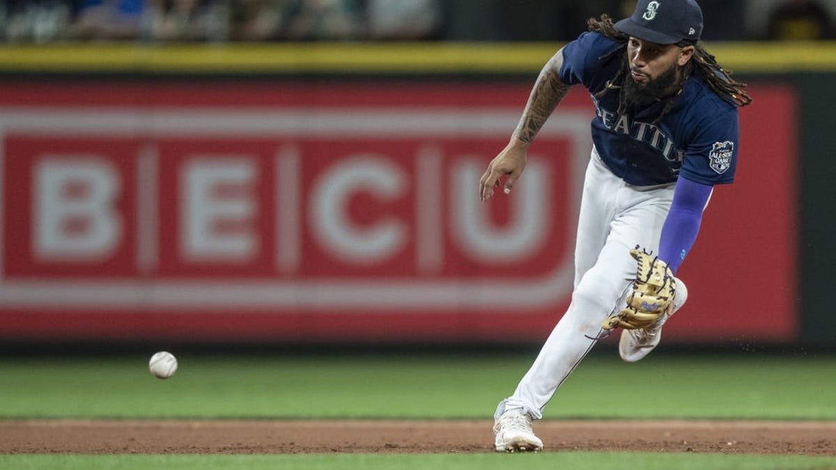 Mariners shortstop J.P. Crawford forced from game after 'weird little  collision