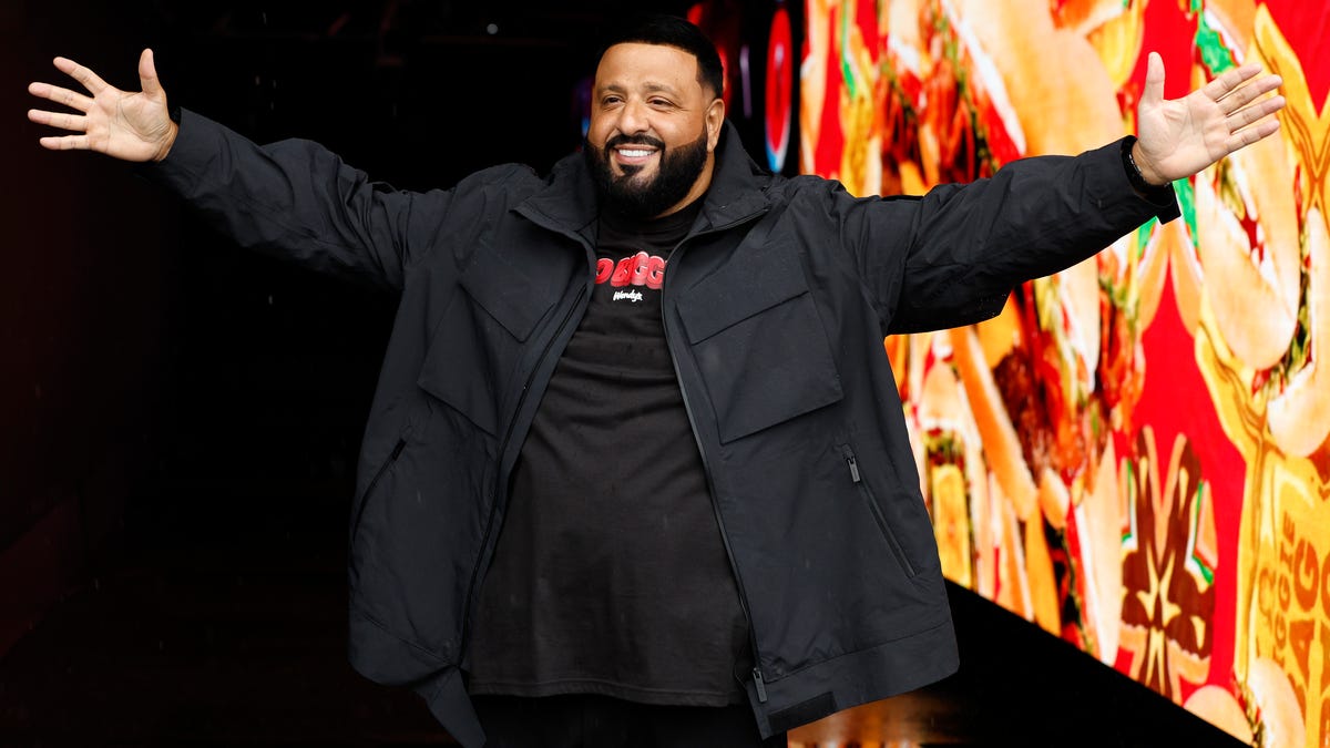 DJ Khaled Asked to Be Carried to the Stage. The Internet Came for Him. #DJKhaled