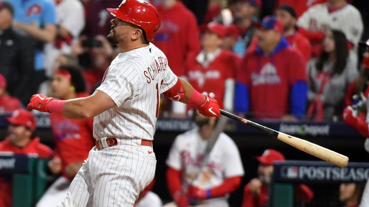Phillies Take Two-Games-to-None Lead on Reds - The New York Times