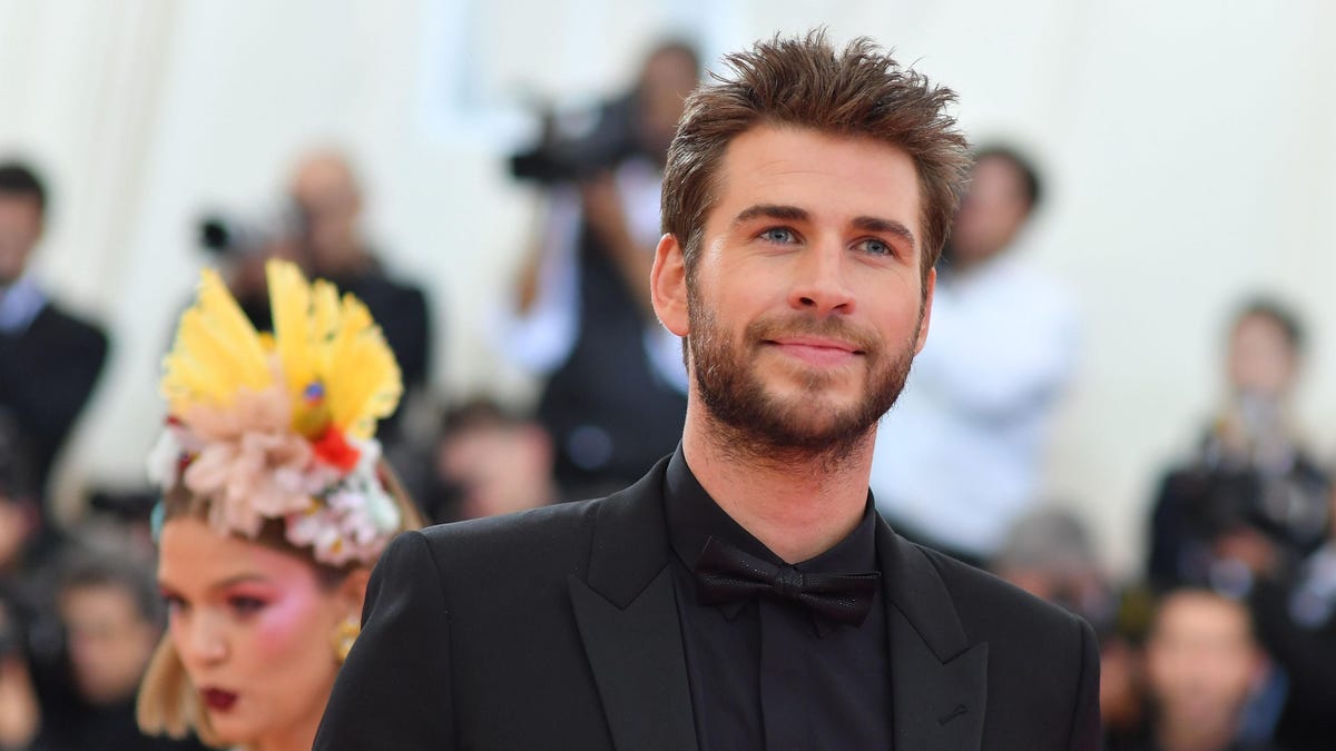 Liam Hemsworth to Replace Henry Cavill in 'The Witcher