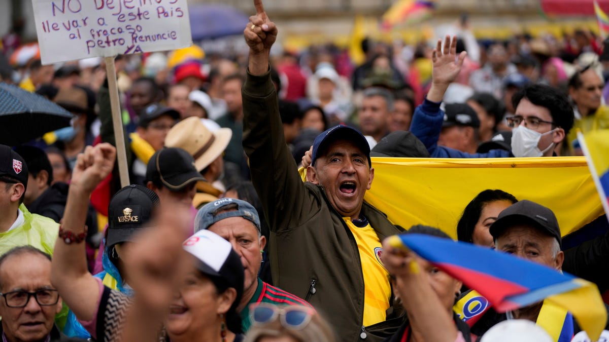 Tens Of Thousands Of Colombians Protest Against The Leftist President's ...