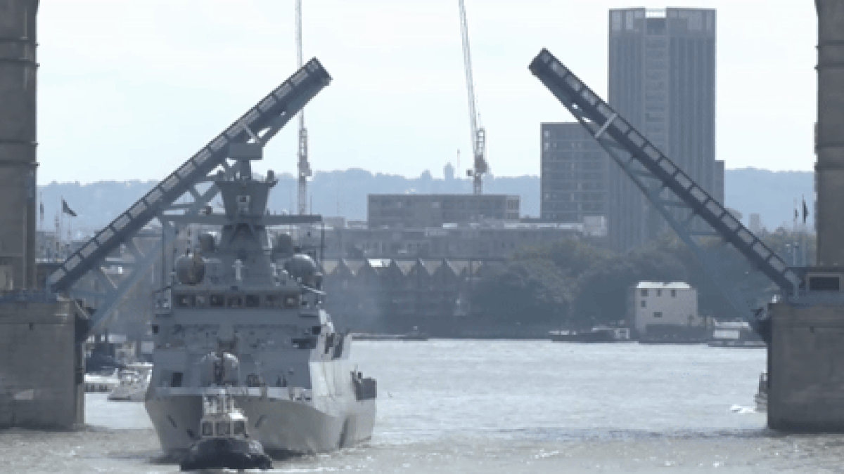 German Warship Blasts Darth Vader’s Theme While Sailing Through London