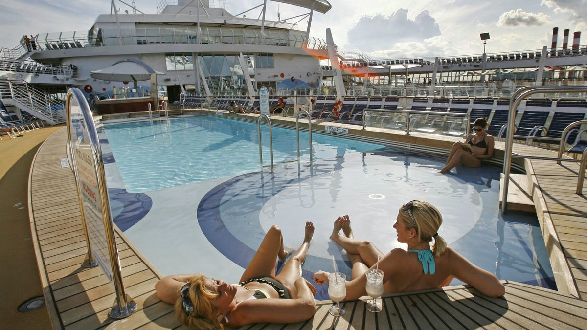 norovirus-on-cruise-ships-how-it-happens-and-how-not-to-get-it