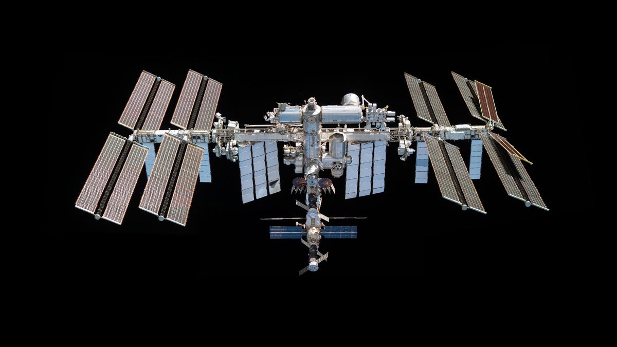 يجب أن تنقذ شركة SpaceX محطة الفضاء الدولية، وليس أن تصطدم بالمحيط
