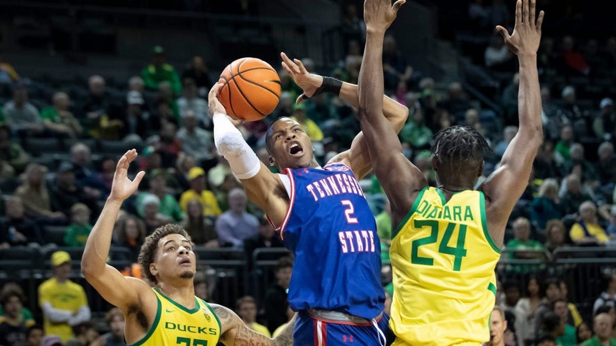 Oregon pulls away from Tennessee St. in second half