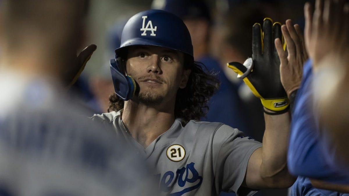 Dodgers clinch NL West title against Mariners