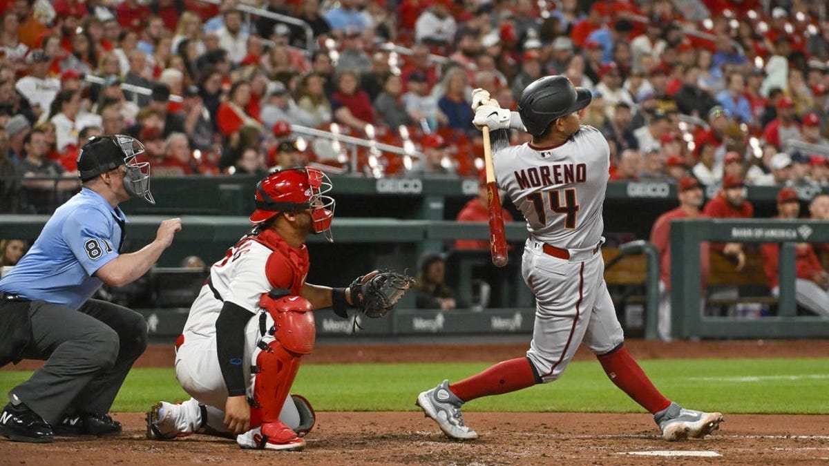 Moreno's homer caps big fourth, D-backs top Cardinals