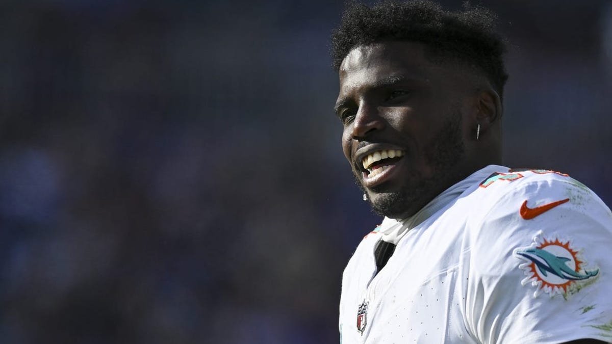 Massive Fire Damages Mansion Of Dolphins WR Tyreek Hill