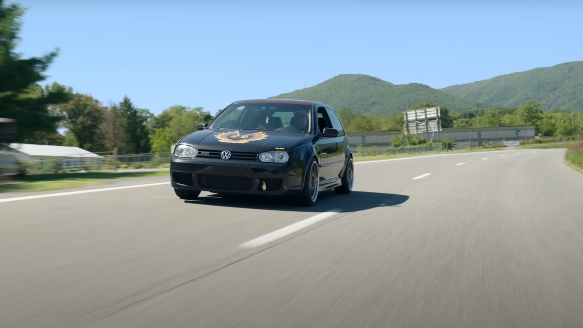 Watch These Yahoos Road Trip An Old Volkswagen To Texas For A Joke