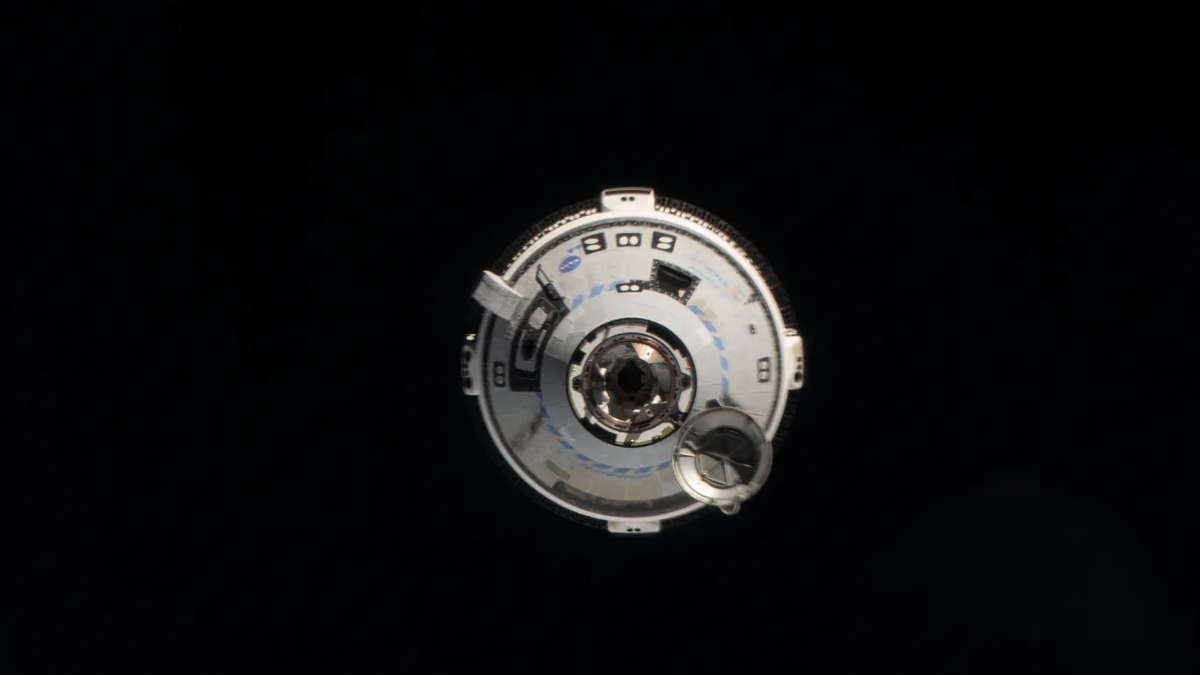 تعاني طائرة بوينغ ستارلاينر الآن من 5 تسريبات أثناء وقوفها خارج محطة الفضاء الدولية