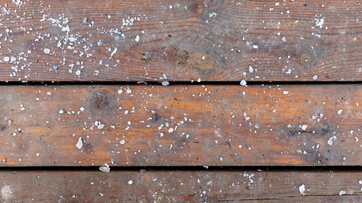 How to Remove Salt Streaks From Your Floor in Winter