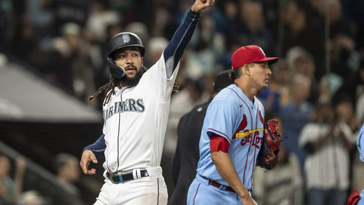 Mariners recover from sweep, take series over St. Louis