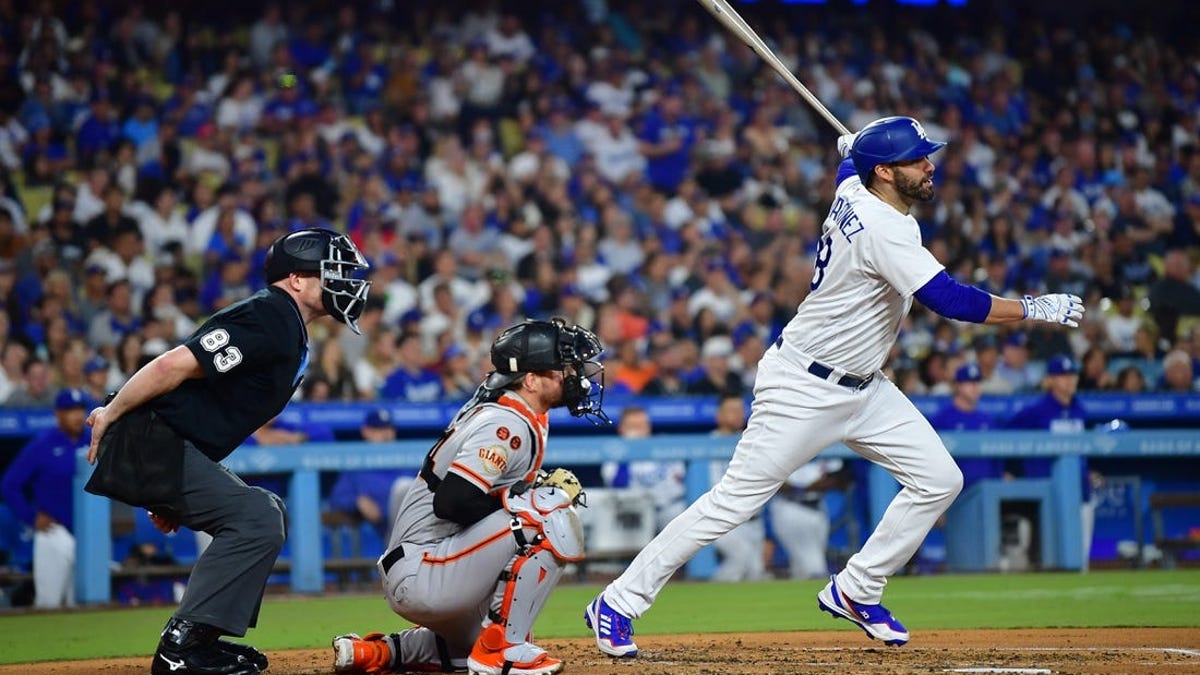 Clayton Kershaw throws complete game, hits solo home run to break scoreless  tie as Dodgers beat Giants on Opening Day – New York Daily News