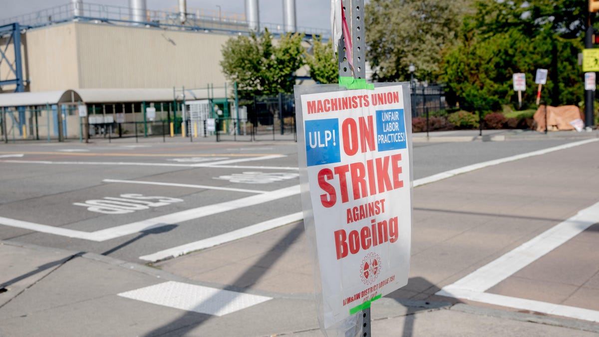 Boeing lays off 17,000 and blames machinists strike