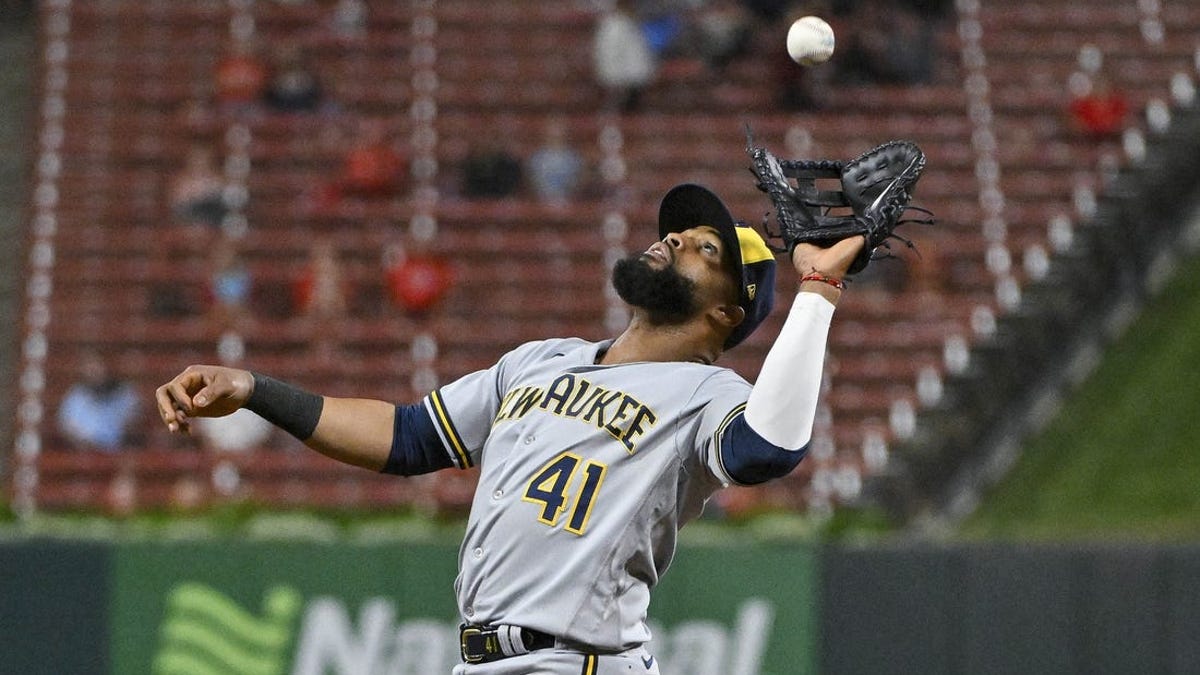 Exchange of words at end of Brewers and Cardinals game due to  misunderstanding: VIDEO - Brew Crew Ball