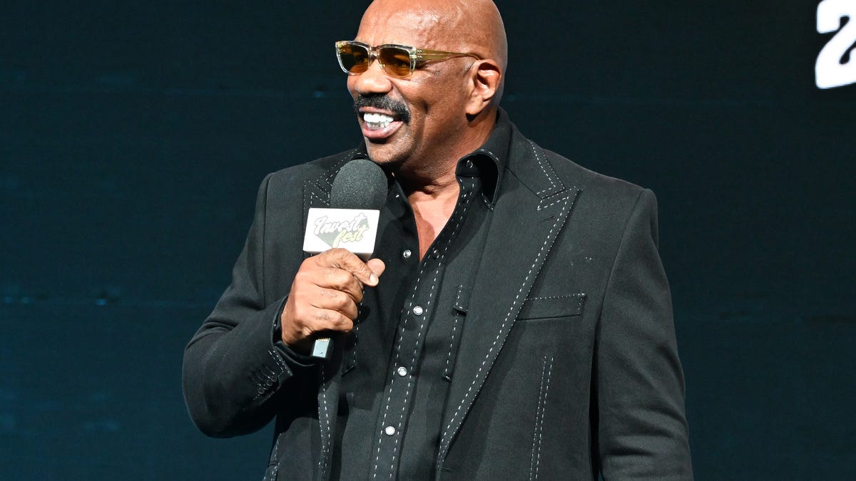 Steve Harvey Apologizes For Viral Tweet About Unfunny Comedians