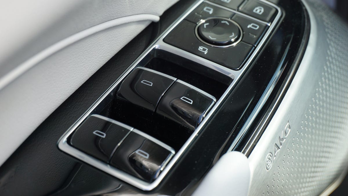 Automakers Need To Stop Cheaping Out On Automatic Window Switches