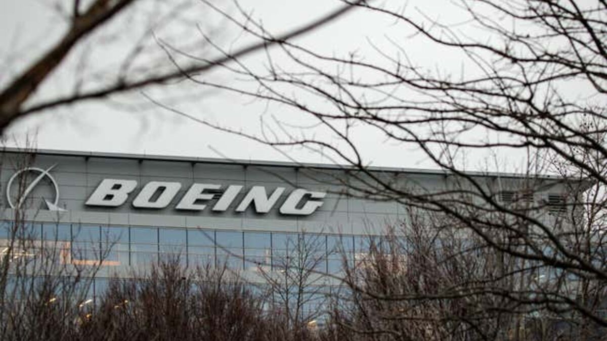 Boeing is getting closer to junk bond status