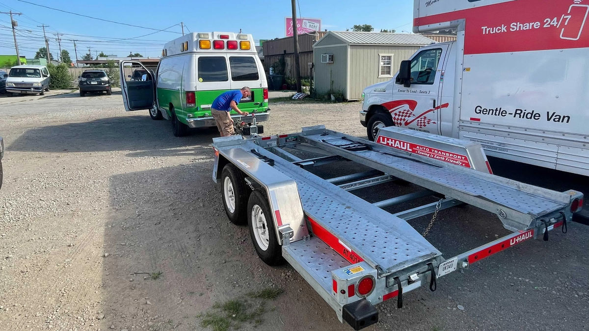 New Big U-Haul Car Trailer Just Dropped