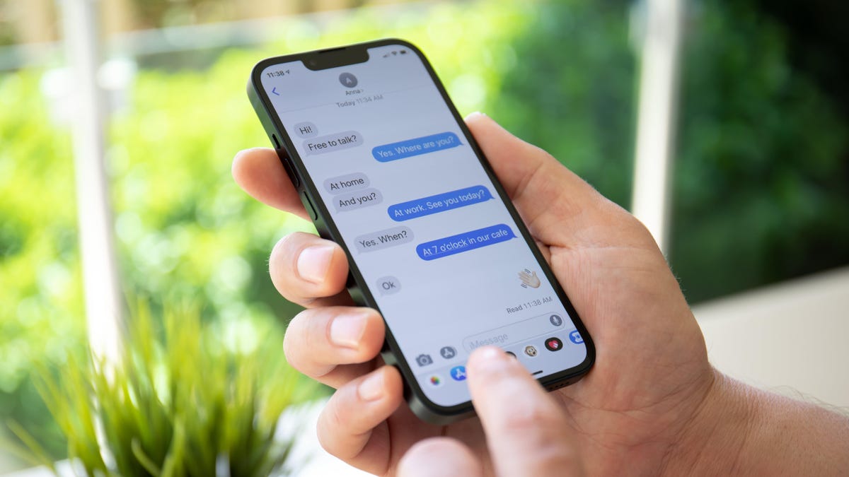 Google pide a los reguladores que eliminen las burbujas de texto azules de Apple
