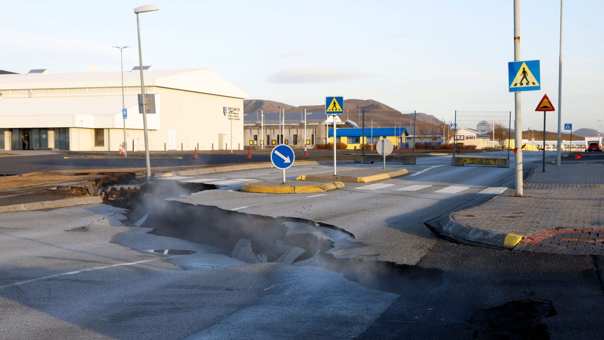 Iceland’s Blue Lagoon Evacuated Over Volcanic Eruption Fears