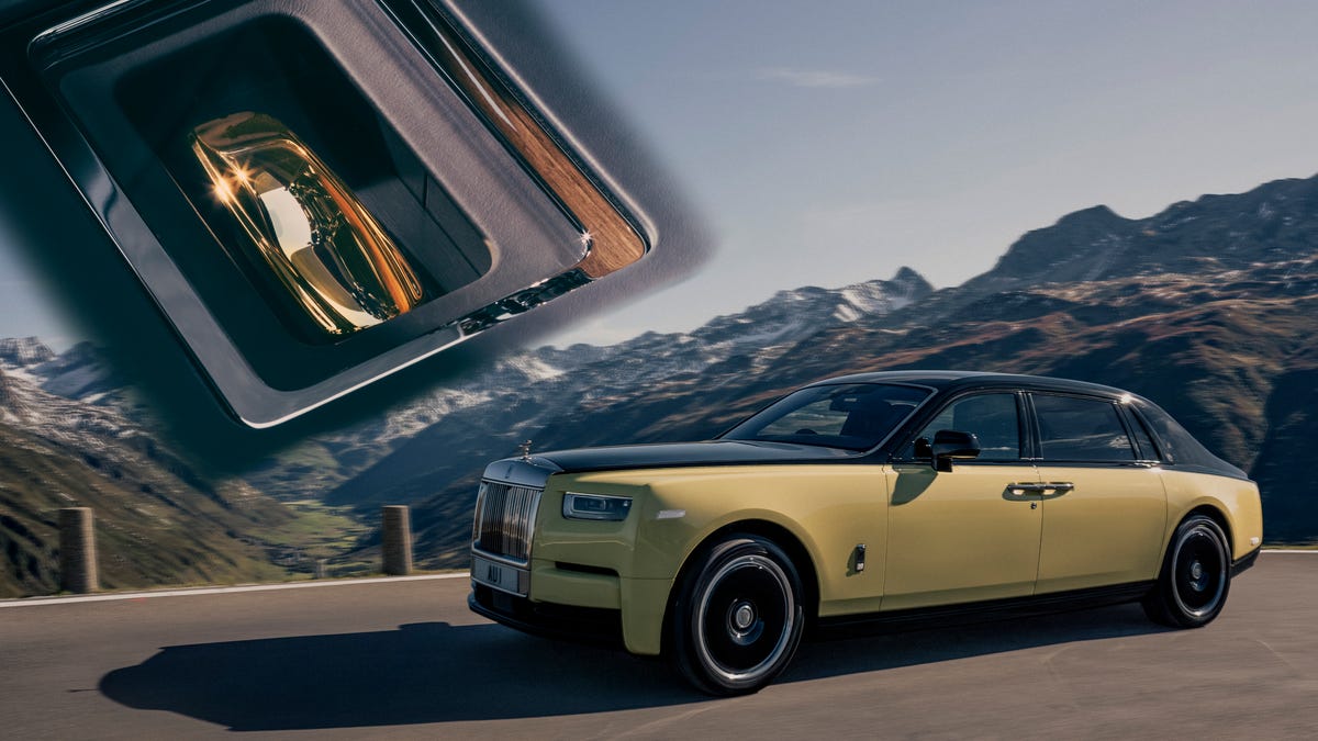 One-Off Rolls-Royce Phantom Inspired By ‘Goldfinger’ Has A Real Gold Bar On Display In The Center Console