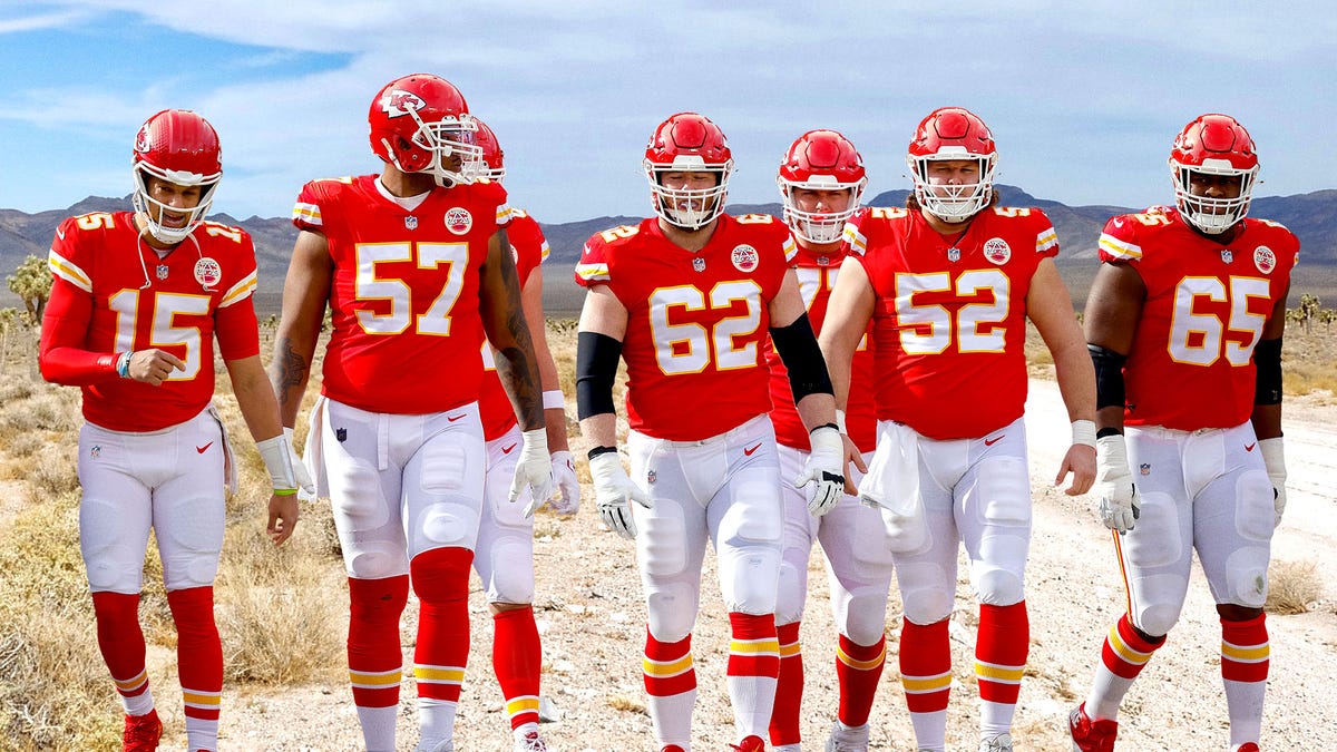 Chiefs Walk 6 Miles To Game After Bus Driver Refuses To Pay $125 For Stadium Parking