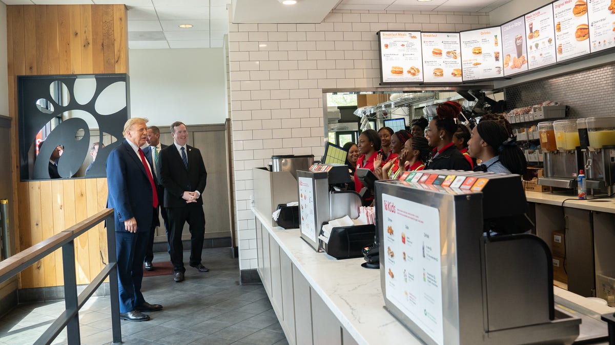 Can Donald Trump Win Over Black Voters With Chick-fil-A? These Photos Are So Cringe