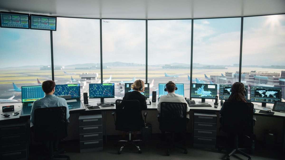 Air Traffic Controllers At California Airport Ready To Walk Off The Job Due To $18,000 Cut To Benefits