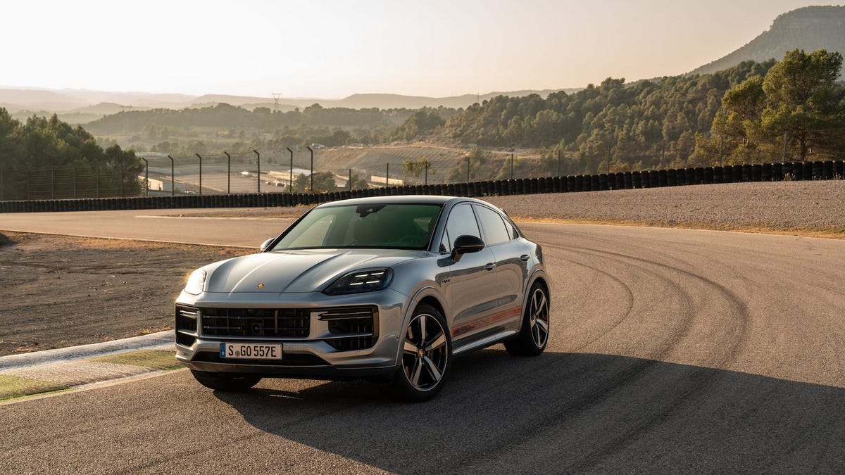 Porsche’s Cayenne Turbo and Cayenne S E-Hybrids Bring Huge Power And Huge Efficiency