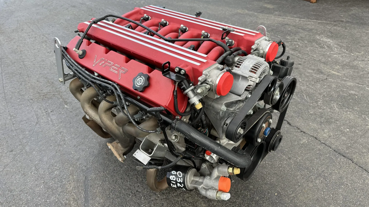 This Brand New Viper Crate Engine Promises To Fulfill Every Bad Idea You’ve Ever Had