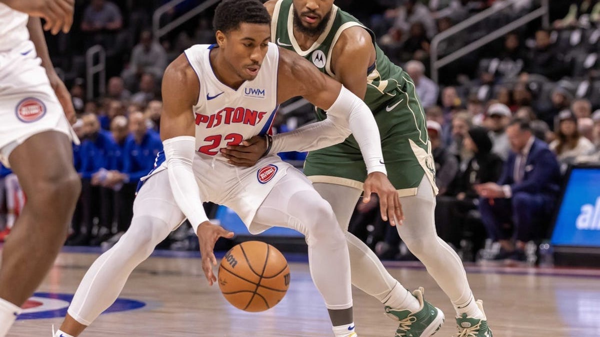 Giannis Antetokounmpo's Triple-double Lifts Bucks Past Pistons