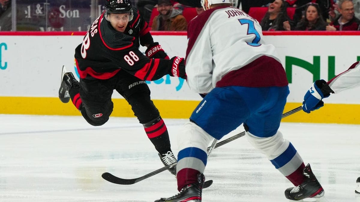 Quick Hat Trick For Martin Necas Sends Hurricanes Past Avalanche