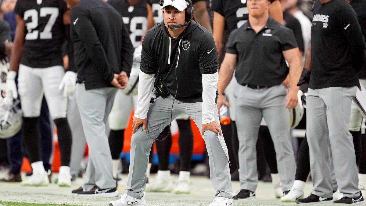 Raiders’ Josh McDaniels Shouldn’t Be A Head Coach In The NFL