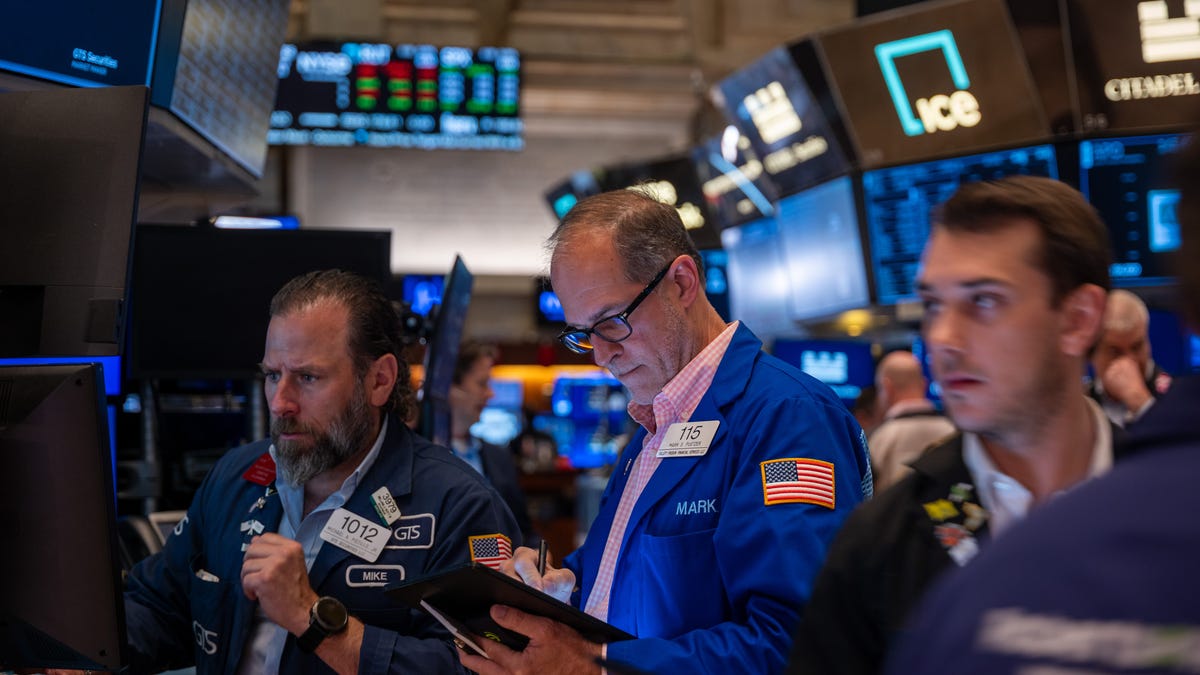 The Dow jumps 475 points after Trump walks back E.U. trade threats
