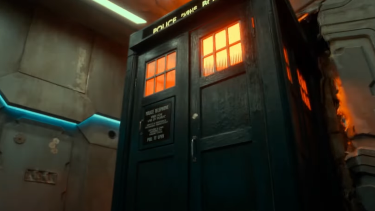 A Doctor Who bemutat egy új főcímdalt, egy új TARDIS-t és egy új előzetest az első ünnepi különleges adásként