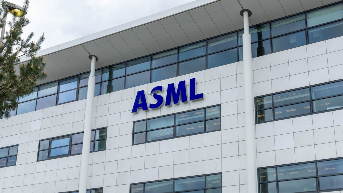 Dow and Nasdaq Slump as ASML Reports Weak Earnings