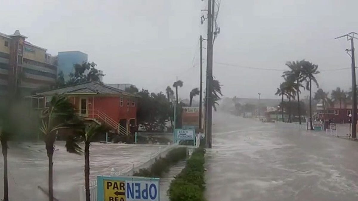 Time Lapse Del Devastador Paso Del Huracán Ian Por Un Calle