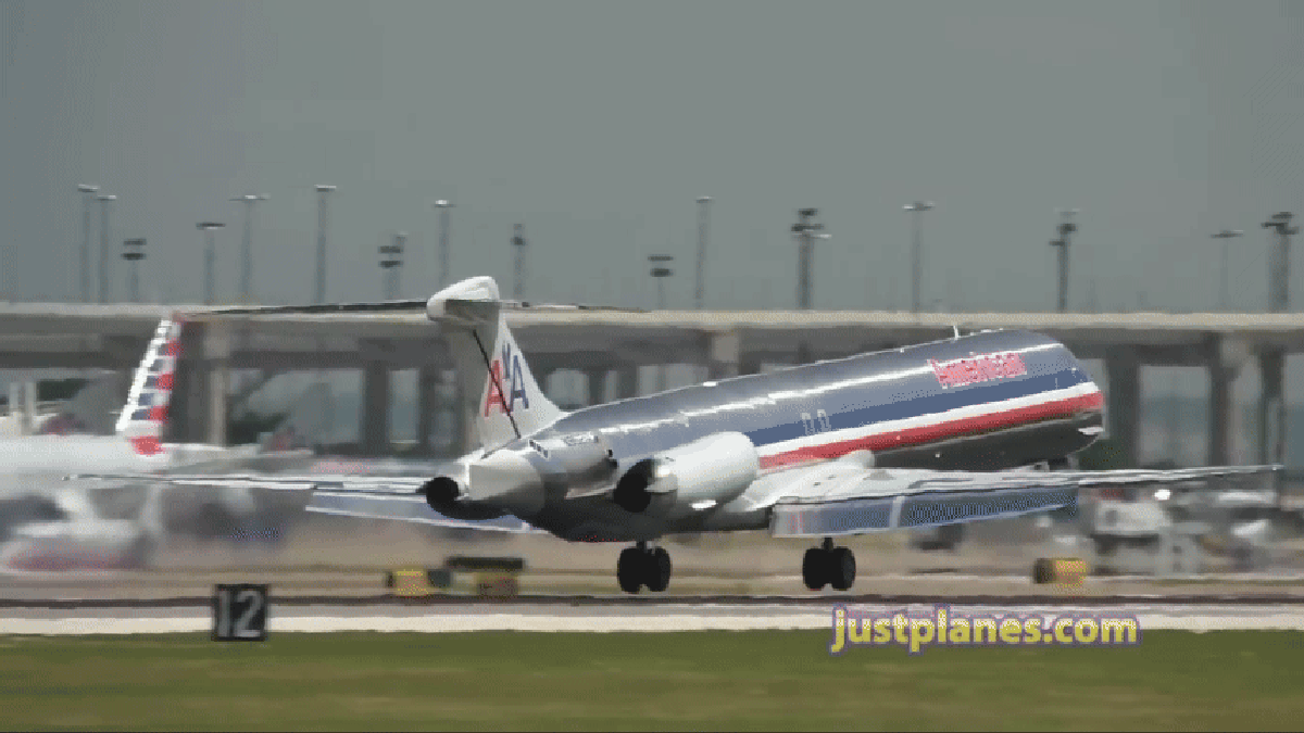 Bucket-Type Jet Engine Reverse Thrusters Look Like A Retro Sci-Fi Design, And They’re Going Out Of Fashion