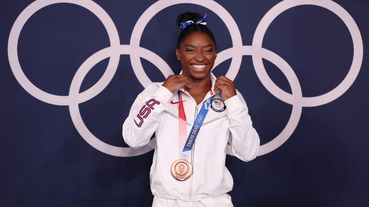 Simone Biles Bounces Back With Bronze Medal on the Balance Beam at ...