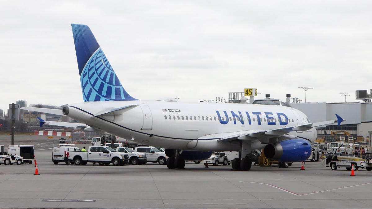 A timeline of United Airlines' really bumpy month (so far)