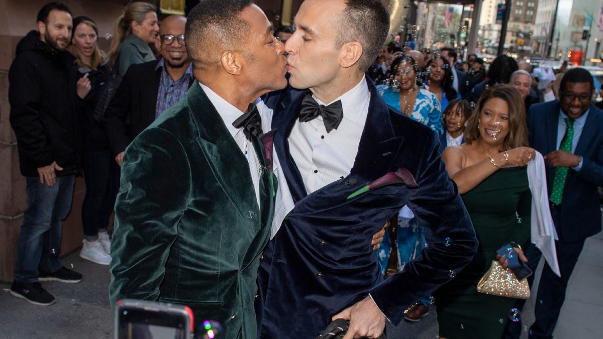 Internet Reacts to Don Lemon's Celebrity-Packed Wedding Nuptials