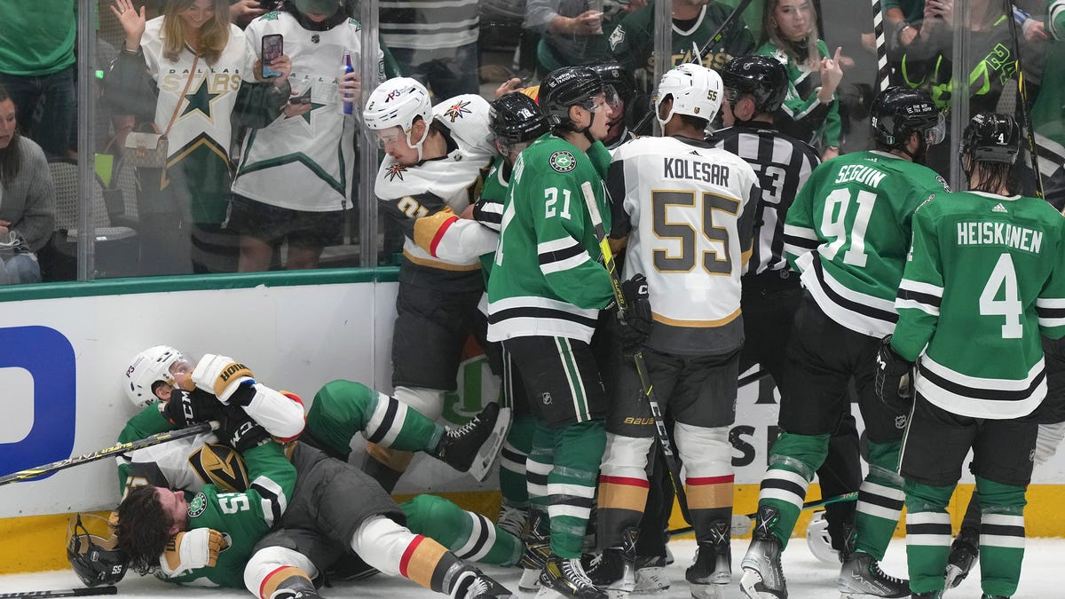 Stars vs. Golden Knights delay: Angry Dallas fans pelt ice with trash, cut  second period short