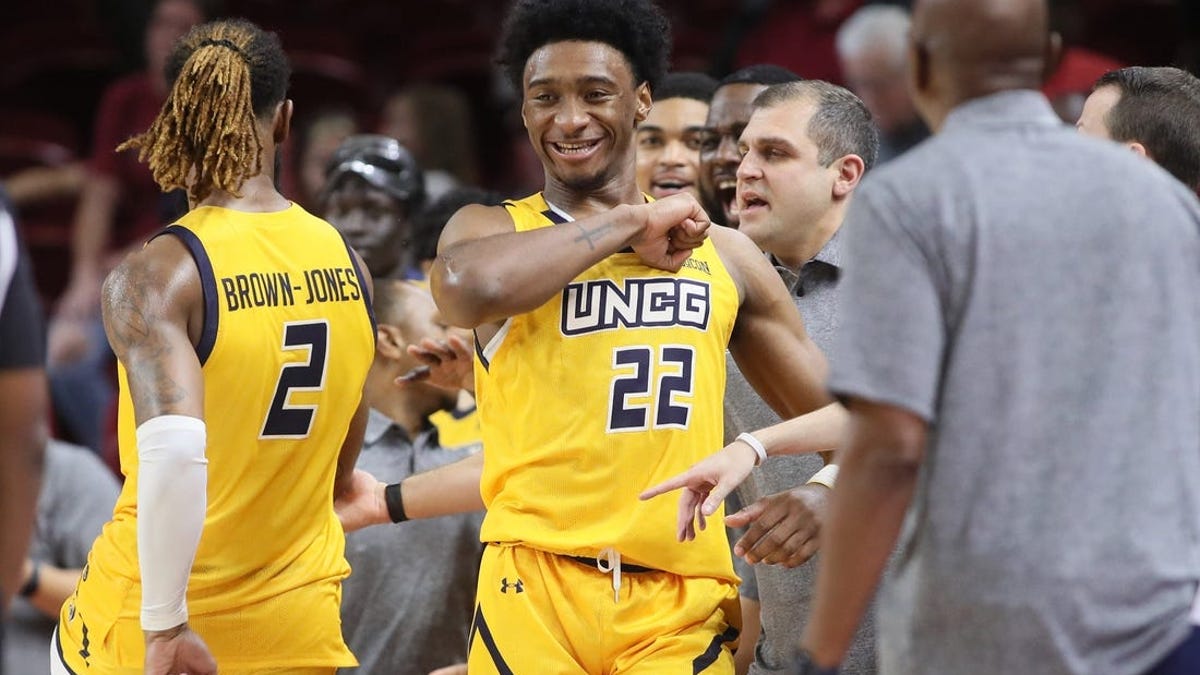 Top 25 Roundup: UNC Greensboro Upsets No. 14 Arkansas