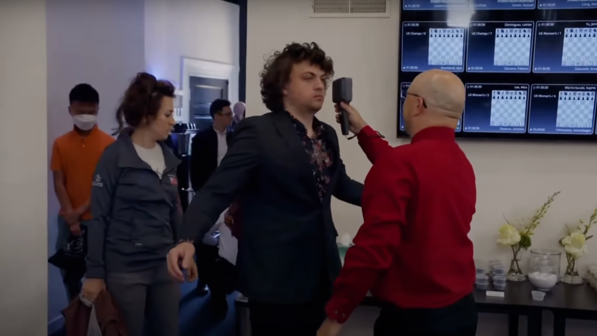 Hans Niemann walks out of interview after chess match with extra anti-cheat  security - Dexerto