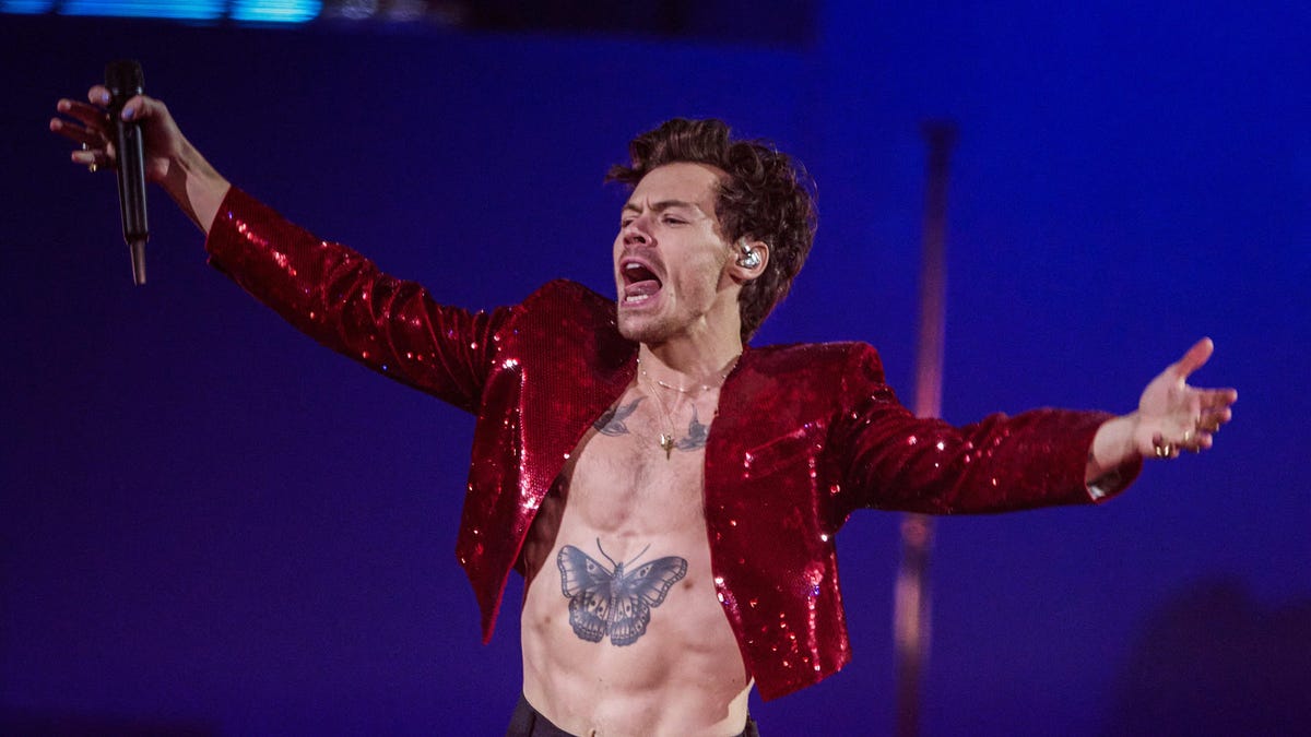 Harry Styles' CD Debut Gets Full iHeart-throb Treatment., Story