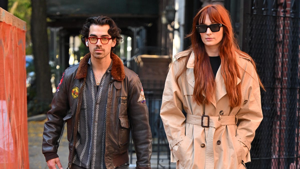 Sophie Turner sues Joe Jonas to return their 2 children to England - Good  Morning America
