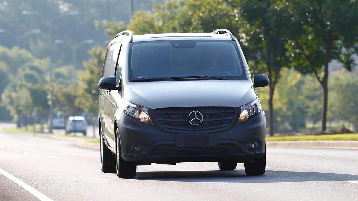 North America Gets Mercedes-Benz Vito Badged as the Metris, but